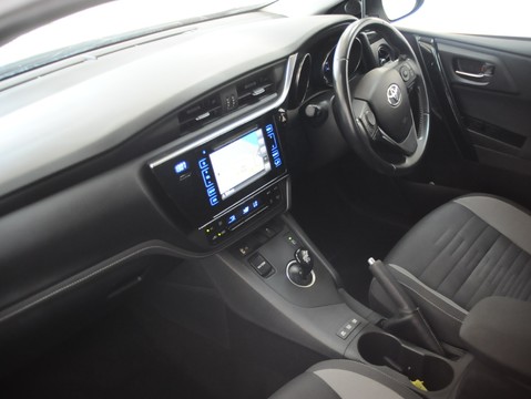 Toyota Auris VVT-I ICON TECH 24