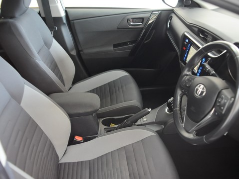 Toyota Auris VVT-I ICON TECH 29