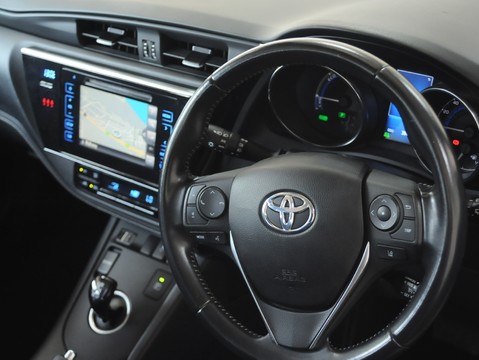 Toyota Auris VVT-I ICON TECH 32