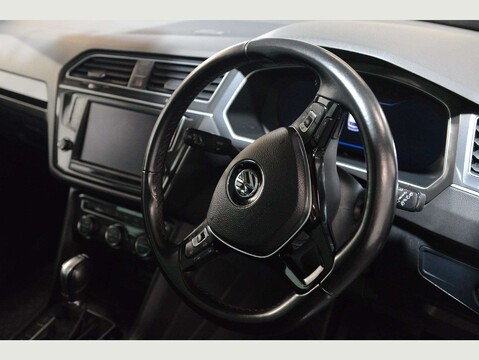 Volkswagen Tiguan 2.0 Tiguan SEL TDI BlueMotion Technology 4Motion Semi-Auto 4WD 5dr 29