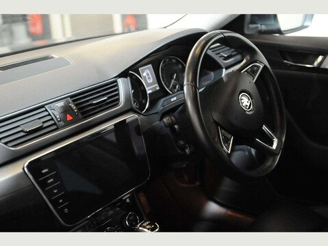 Skoda Superb 2.0 Superb SE L Executive TDI Semi-Auto 5dr 23