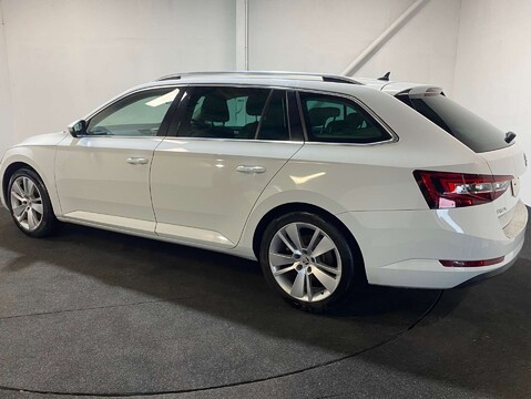 Skoda Superb 2.0 Superb SE L Executive TSi Semi-Auto 5dr 3