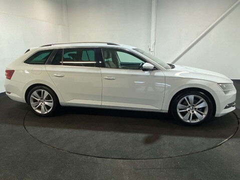 Skoda Superb 2.0 Superb SE L Executive TSi Semi-Auto 5dr 4