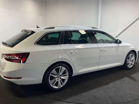 Skoda Superb 2.0 Superb SE L Executive TSi Semi-Auto 5dr 5