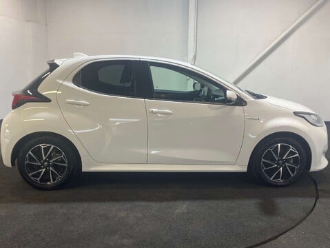 Toyota Yaris 1.5 Yaris Design HEV CVT 5dr 9