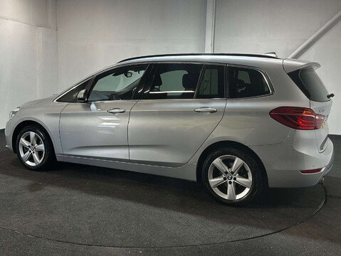 BMW 2 Series 2.0 220d xDrive Luxury Auto 4WD 5dr 3