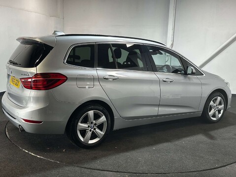 BMW 2 Series 2.0 220d xDrive Luxury Auto 4WD 5dr 7