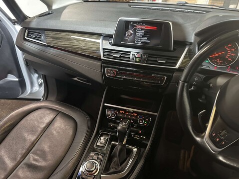 BMW 2 Series 2.0 220d xDrive Luxury Auto 4WD 5dr 39