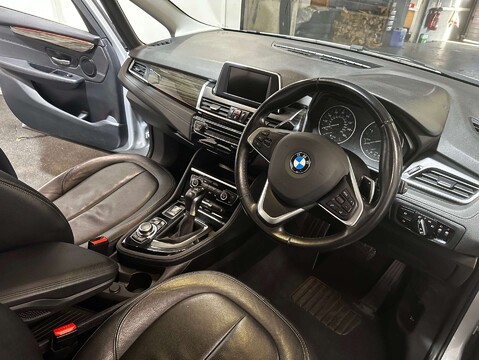 BMW 2 Series 2.0 220d xDrive Luxury Auto 4WD 5dr 18