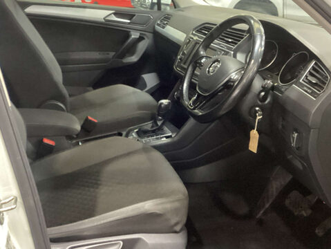 Volkswagen Tiguan 2.0 Tiguan SE Nav TDI BlueMotion Technology 4Motion Semi-Auto 4WD 5dr 7