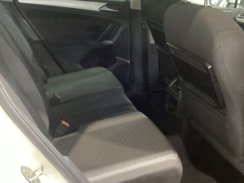 Volkswagen Tiguan 2.0 Tiguan SE Nav TDI BlueMotion Technology 4Motion Semi-Auto 4WD 5dr 8