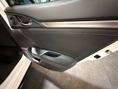 Honda Civic 1.5 Civic Sport VTec CVT 5dr 32