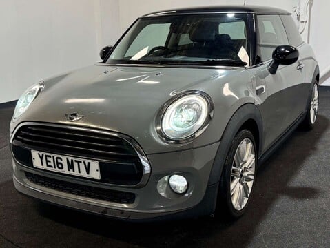 Mini Hatch 1.5 Cooper D Auto 3dr 1