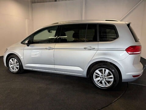 Volkswagen Touran 1.5 Touran SE Family TSI 5dr 3