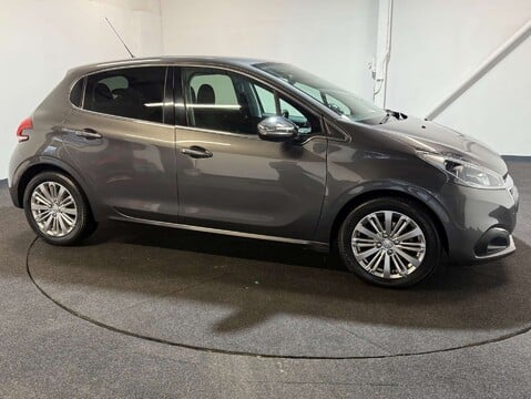 Peugeot 208 1.2 208 Allure S/S Auto 5dr 8