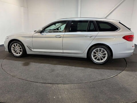 BMW 5 Series 2.0 520d xDrive SE Auto 4WD 5dr 3