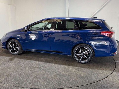 Toyota Auris 1.8 Auris Design HEV VVT-i CVT 5dr 3