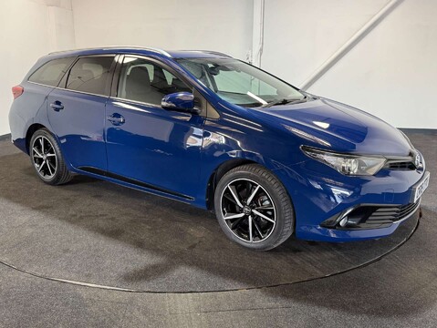 Toyota Auris 1.8 Auris Design HEV VVT-i CVT 5dr 10