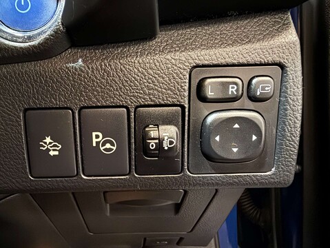 Toyota Auris 1.8 Auris Design HEV VVT-i CVT 5dr 18