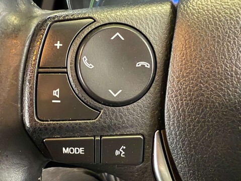 Toyota Auris 1.8 Auris Design HEV VVT-i CVT 5dr 20