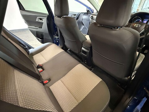 Toyota Auris 1.8 Auris Design HEV VVT-i CVT 5dr 38