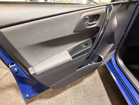 Toyota Auris 1.8 Auris Design HEV VVT-i CVT 5dr 51