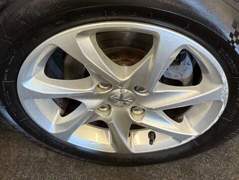 Peugeot 208 1.2 208 Active S/S Semi-Auto 5dr 11
