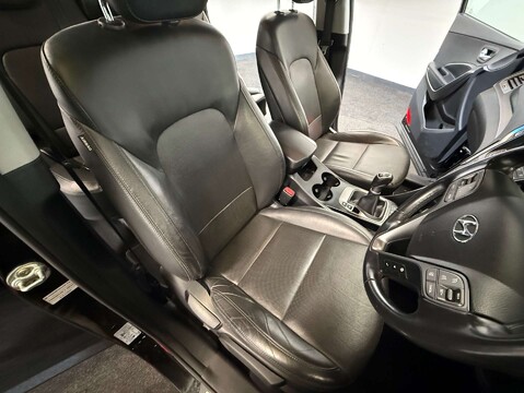 Hyundai SANTA FE 2.2 Santa Fe Premium CRDi 4WD 5dr 16