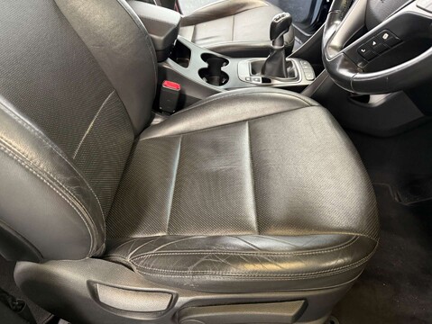 Hyundai SANTA FE 2.2 Santa Fe Premium CRDi 4WD 5dr 17