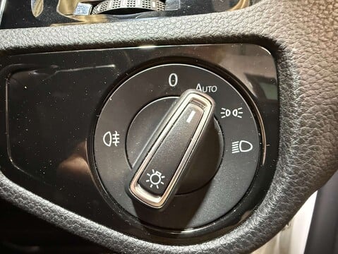 Volkswagen Golf 1.5 Golf R-Line TSi Evo Semi-Auto 5dr 18