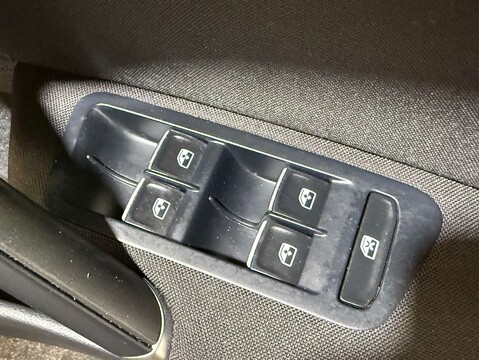 Volkswagen Golf 1.5 Golf R-Line TSi Evo Semi-Auto 5dr 12