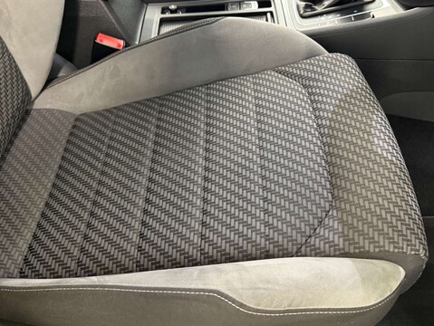 Volkswagen Golf 1.5 Golf R-Line TSi Evo Semi-Auto 5dr 15