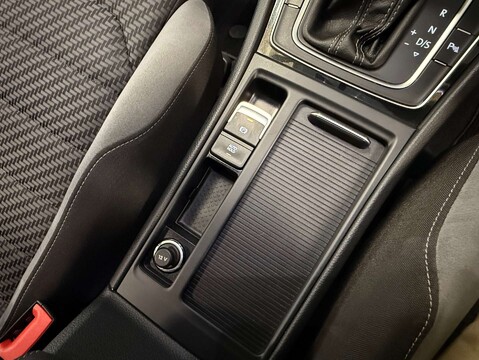 Volkswagen Golf 1.5 Golf R-Line TSi Evo Semi-Auto 5dr 28