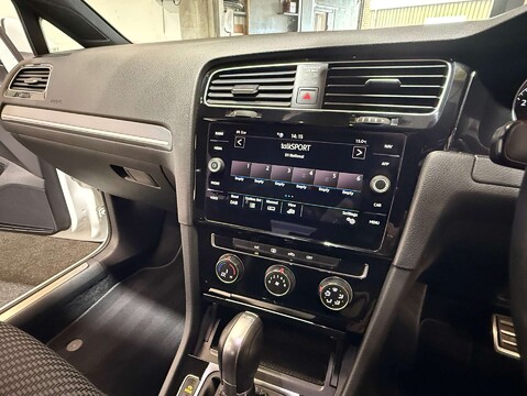 Volkswagen Golf 1.5 Golf R-Line TSi Evo Semi-Auto 5dr 38