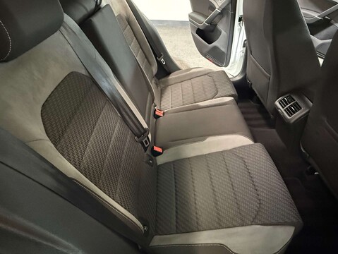 Volkswagen Golf 1.5 Golf R-Line TSi Evo Semi-Auto 5dr 43