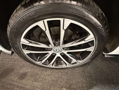 Volkswagen Golf 1.5 Golf R-Line TSi Evo Semi-Auto 5dr 46
