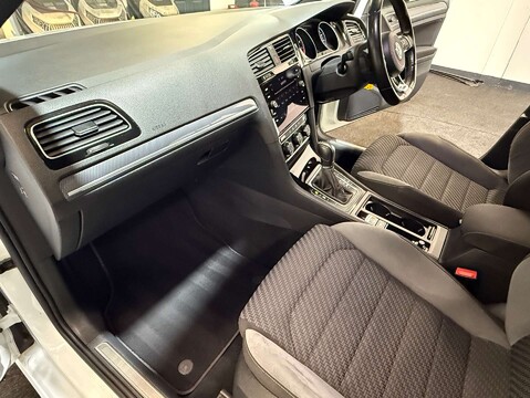 Volkswagen Golf 1.5 Golf R-Line TSi Evo Semi-Auto 5dr 57