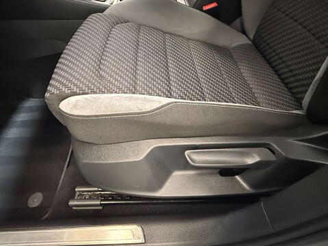 Volkswagen Golf 1.5 Golf R-Line TSi Evo Semi-Auto 5dr 59