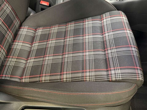 Volkswagen Golf 2.0 Golf GTi Performance 5dr 17