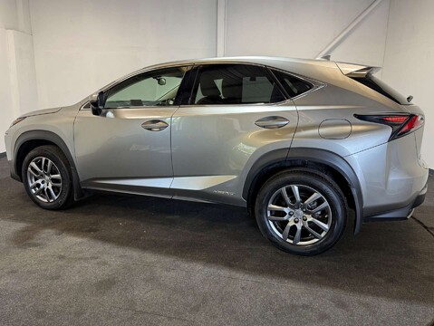 Lexus NX 2.5 NX 300h Luxury CVT 4WD 5dr 3