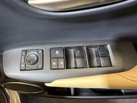 Lexus NX 2.5 NX 300h Luxury CVT 4WD 5dr 13