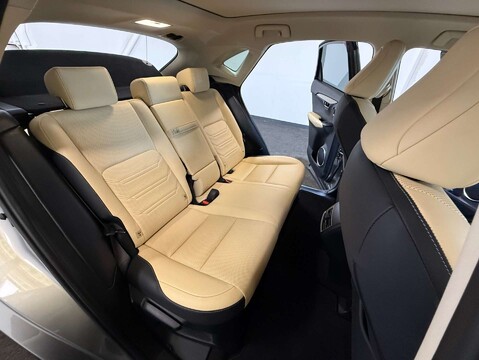 Lexus NX 2.5 NX 300h Luxury CVT 4WD 5dr 33