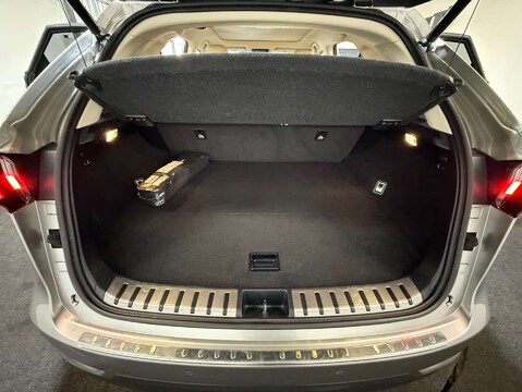 Lexus NX 2.5 NX 300h Luxury CVT 4WD 5dr 36