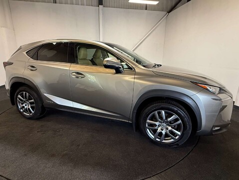 Lexus NX 2.5 NX 300h Luxury CVT 4WD 5dr 8