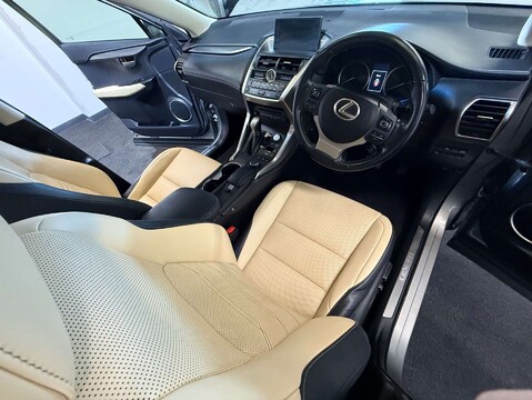 Lexus NX 2.5 NX 300h Luxury CVT 4WD 5dr 16