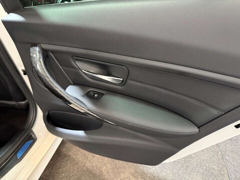 BMW 3 Series 2.0 328i Luxury Auto 5dr 38
