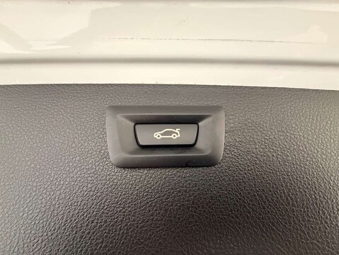 BMW 3 Series 2.0 328i Luxury Auto 5dr 48