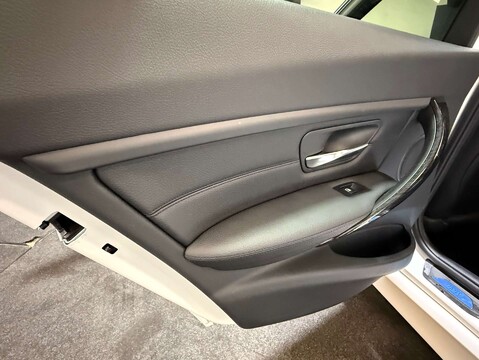 BMW 3 Series 2.0 328i Luxury Auto 5dr 50