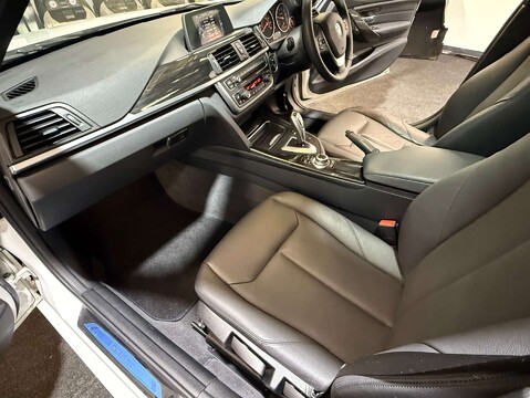 BMW 3 Series 2.0 328i Luxury Auto 5dr 53