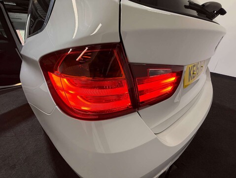 BMW 3 Series 2.0 328i Luxury Auto 5dr 52
